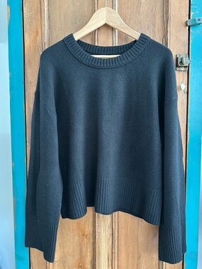 GAP Black Crewneck Sweater